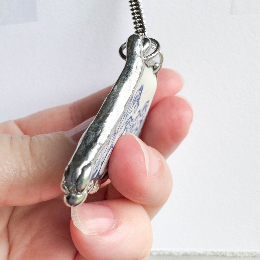 Handmade repurposed blue delft ceramic shard necklace - Picture 4 of 10